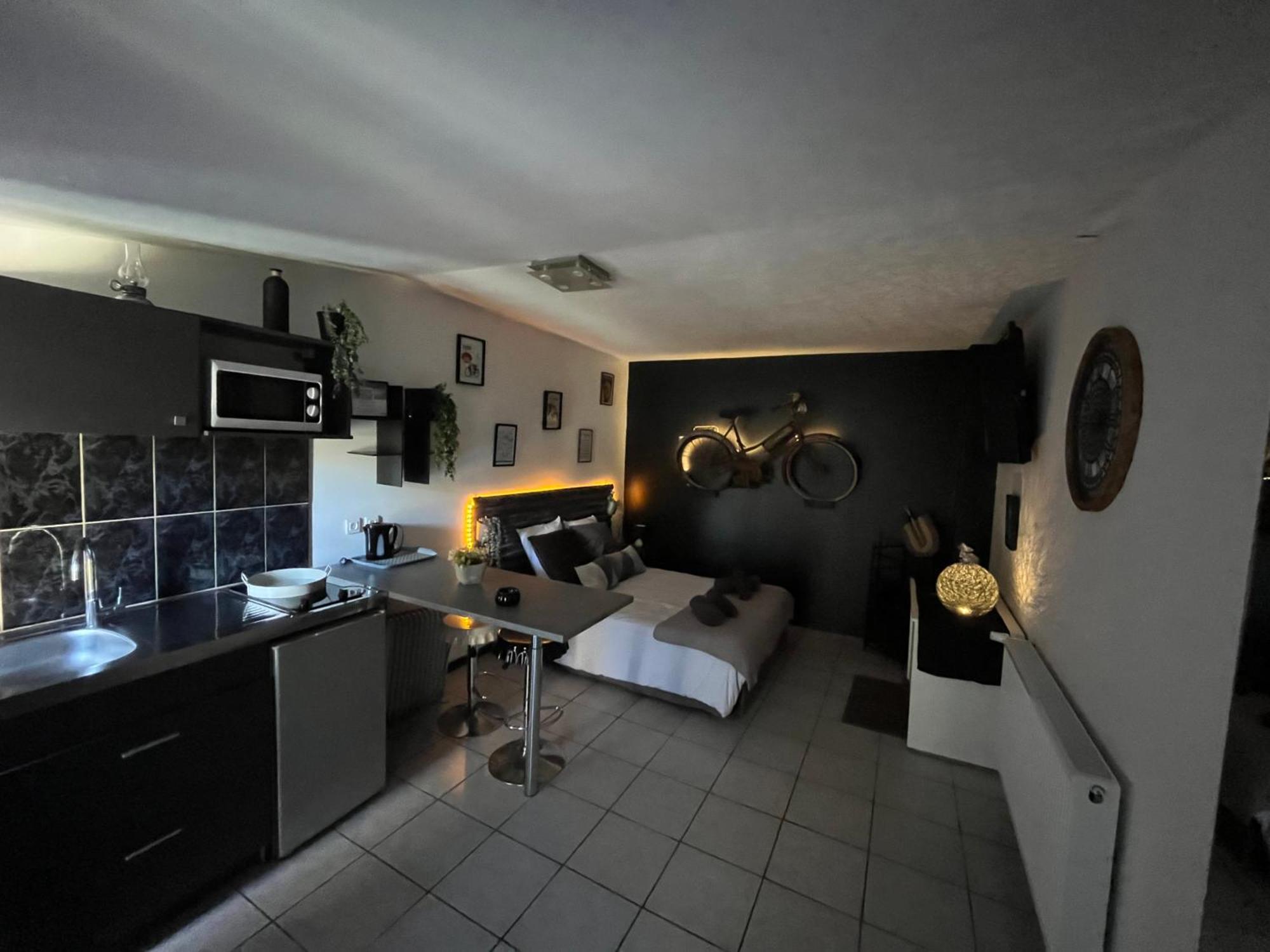 "Le Maloya" Chalets Independants -Chambre Balneo - Relais Motards Lacaune Exterior foto